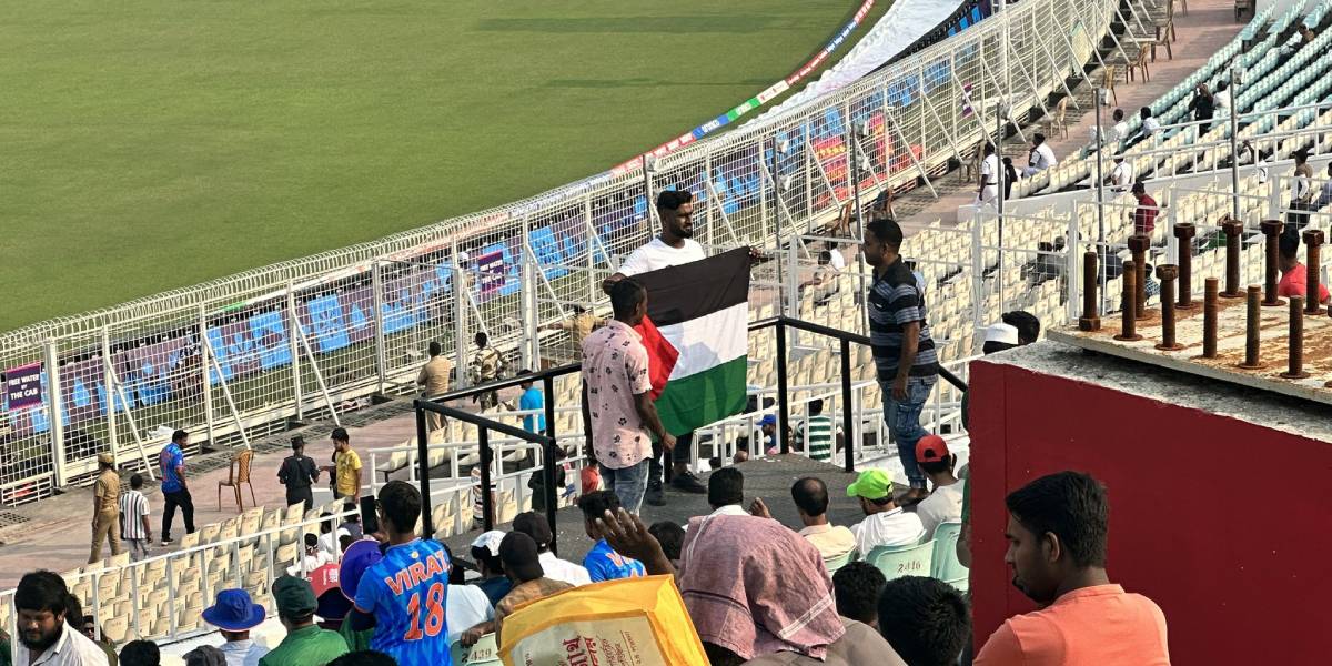 Palastine Flag during pak vs ban match