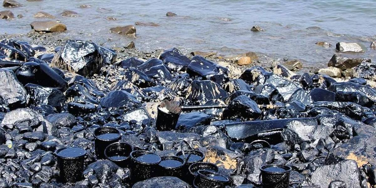 Ennore oil waste