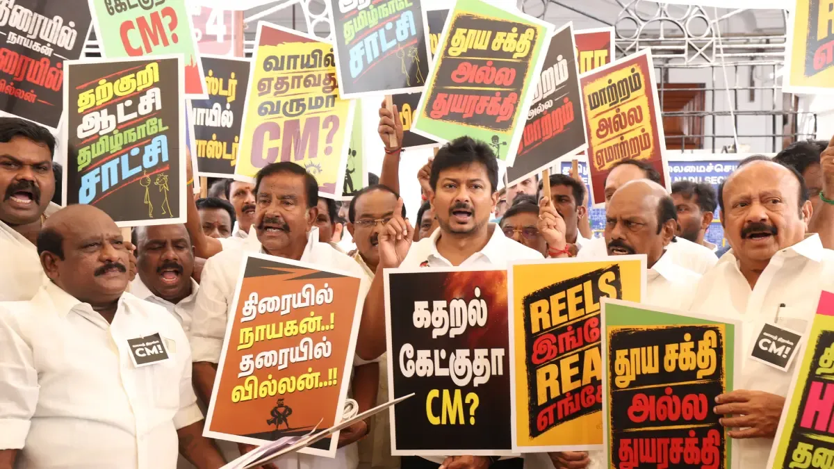 ரீல்ஸ் இங்கே.. ரியல் எங்கே? ஆவேசப் பதாகைகளுடன் களமிறங்கிய திமுக உறுப்பினர்கள்!